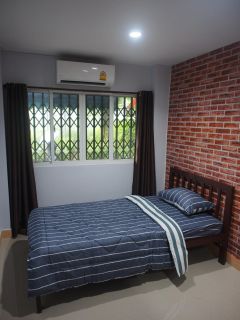Female only) Studio type for rent monthly: 5 minute walk with to BTS Surasak station (Female only)