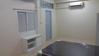Room 4 rent Chan35 Sathon behine BKKbank freewi-fi